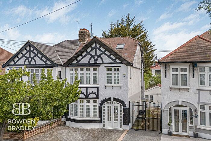 5 Bedroom Semi-Detached House For Sale In Abbotswood Gardens, Clayhall, IG5