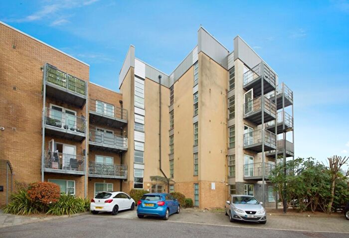 2 Bedroom Flat For Sale In Oldchurch Road, Romford, RM7