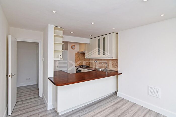 2 Bedroom Flat To Rent In King Street, East Finchley, London, N2