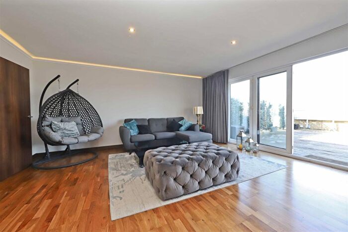 1 Bedroom Flat For Sale In Kings Mill Way, Denham, UB9