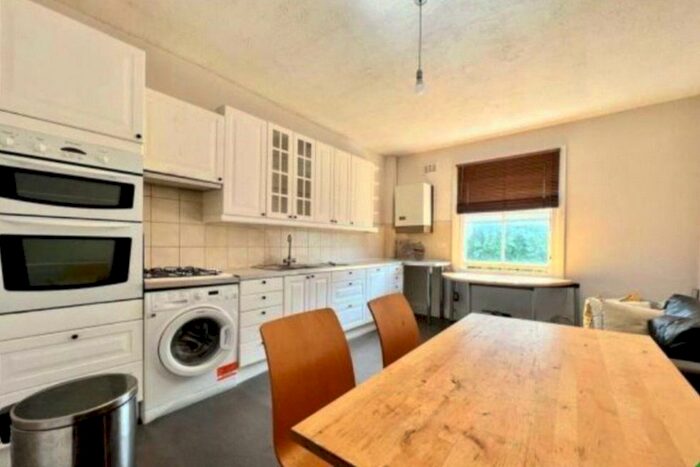3 Bedroom Flat To Rent In Archway Road, London, N6