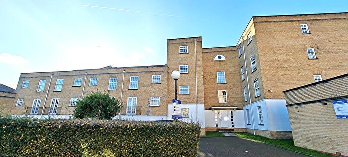 1 Bedroom Flat To Rent In Leigh Hunt Drive, Southgate, N14