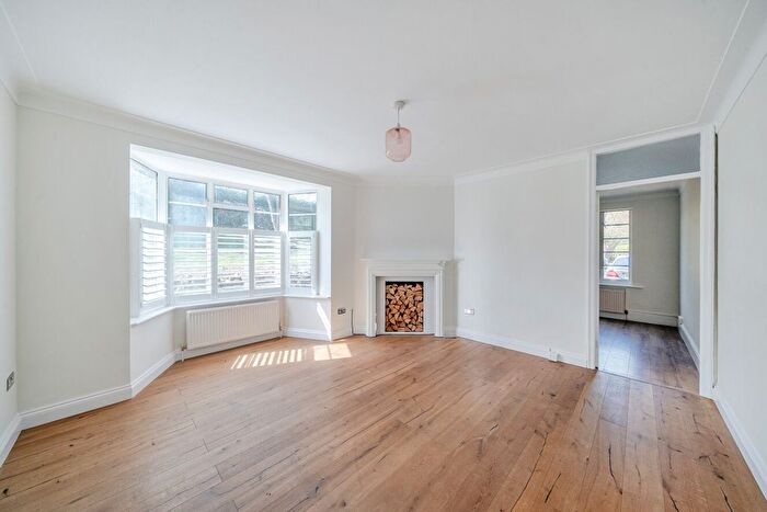 2 Bedroom Flat For Sale In Manor Gardens, Acton, London, W3