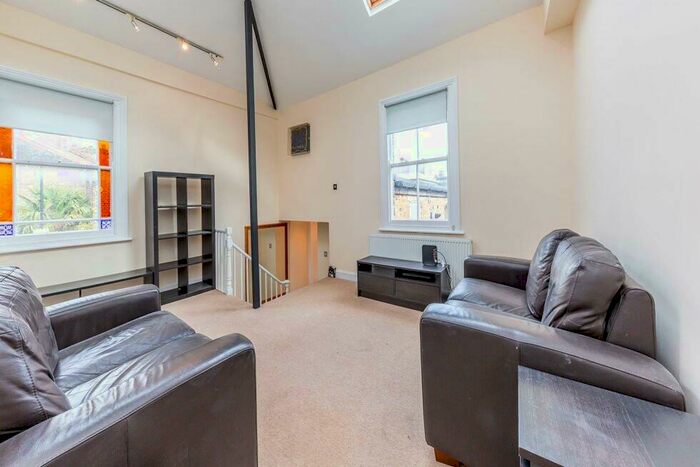 2 Bedroom Flat To Rent In Mount Pleasant Cresent, Stroud Green, N4