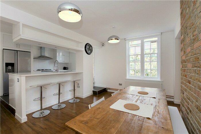 3 Bedroom Flat To Rent In Cookham House, Montclare Street, E2