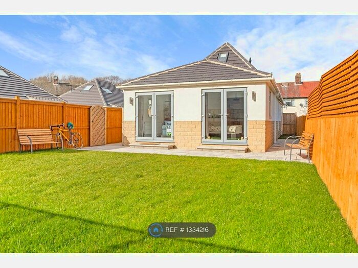 2 Bedroom Bungalow To Rent In Redesdale Grove, Leeds, LS16