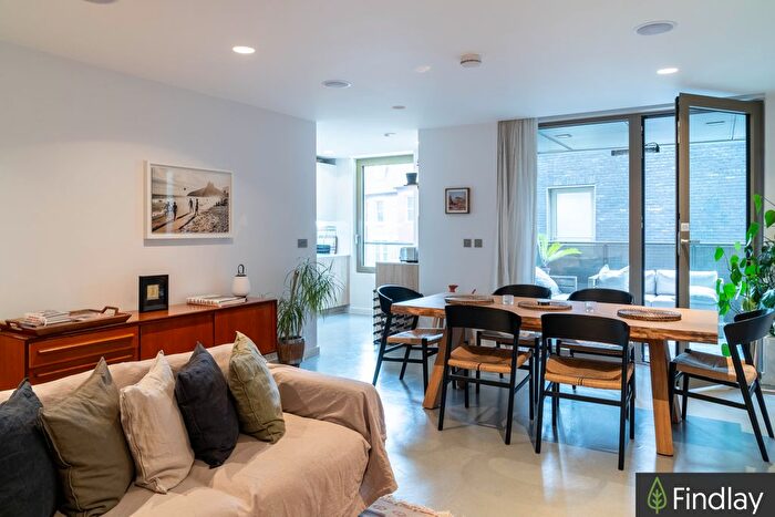 3 Bedroom Flat For Sale In Helmsley Street, London, E8
