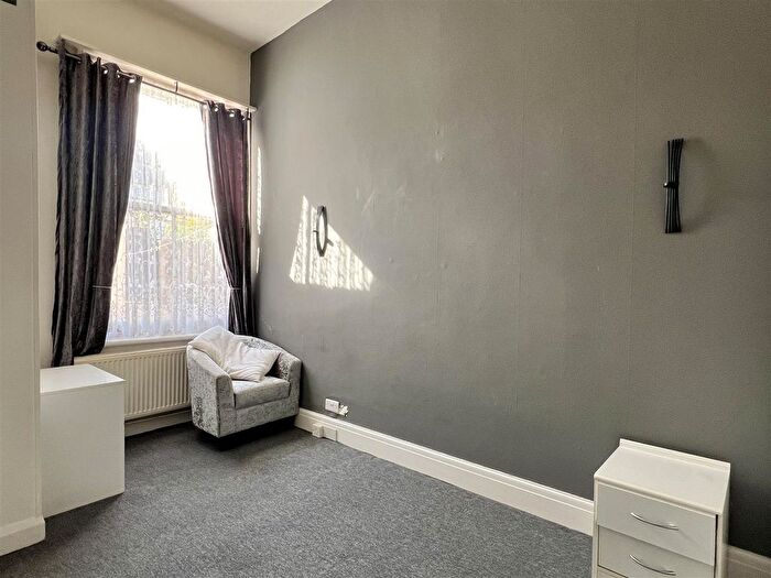 2 Bedroom Flat For Sale In Esplanade Road, Scarborough, YO11