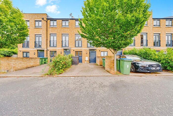 4 Bedroom Terraced House For Sale In Caldwell Close, London, SE18