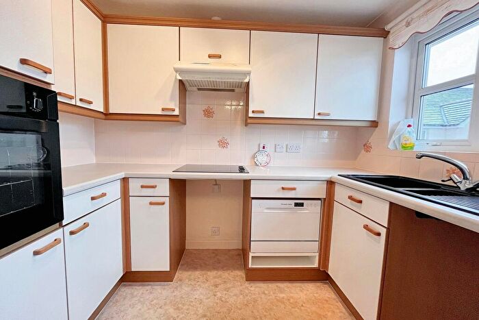 2 Bedroom Flat For Sale In Fordingbridge, SP6