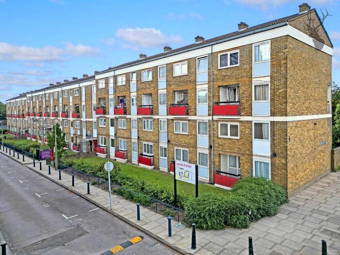 3 Bedroom Flat To Rent In Candy Street, Bow, E3