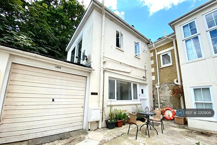 3 Bedroom Semi-Detached House To Rent In Springvale Road, Seaview, PO34