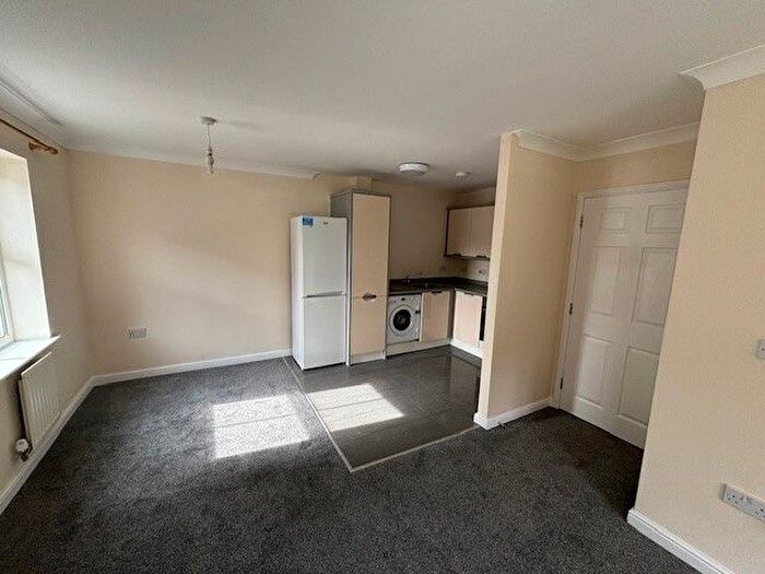 2 Bedroom Flat To Rent In Piper Way, Ilford, IG1