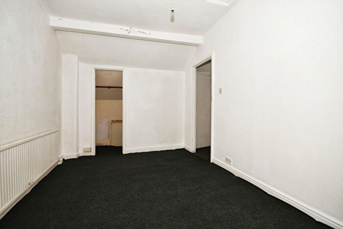 3 Bedroom End Of Terrace House For Sale In Matlock Road, Sheffield, South Yorkshire, S6