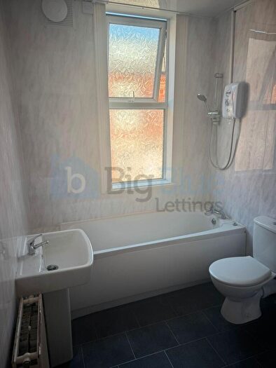 2 Bedroom House To Rent In Temple View Terrace, Leeds, LS9