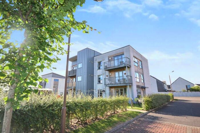 3 Bedroom Flat To Rent In Weir Street, Stirling, FK8