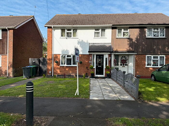 3 Bedroom Semi-Detached House To Rent In Henderson Walk, Tipton, DY4