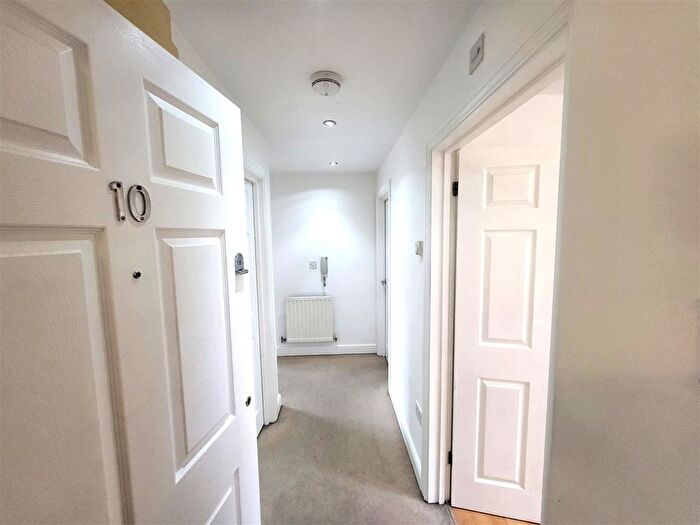 2 Bedroom Flat To Rent In Wright House, Milton Road, Clapham, Bedford, MK41