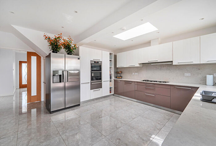 6 Bedroom Link Detached House For Sale In Hay Lane, London, NW9