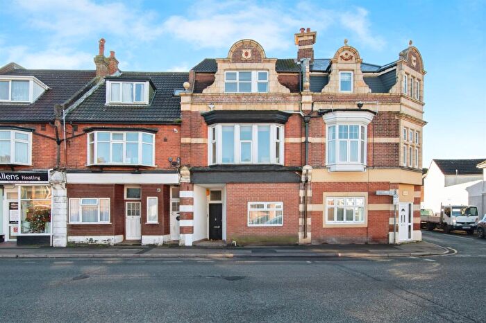 3 Bedroom Maisonette For Sale In Seabourne Road, Bournemouth, BH5
