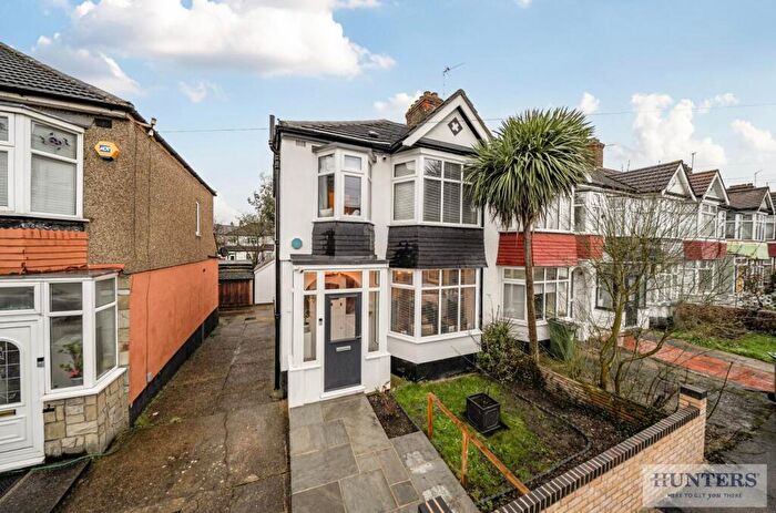 3 Bedroom End Of Terrace House For Sale In Bendmore Avenue, London, SE2