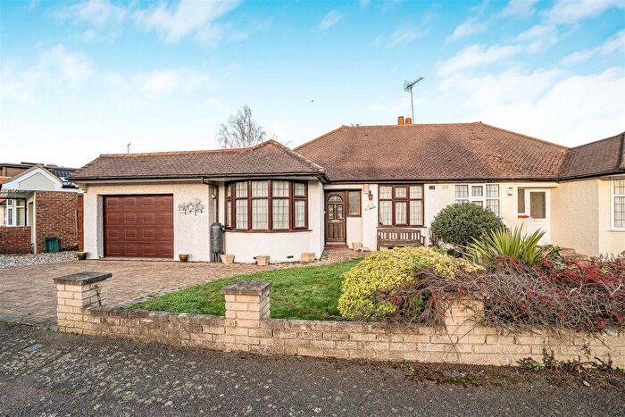 3 Bedroom Semi-Detached Bungalow For Sale In Courtland Avenue, London, E4