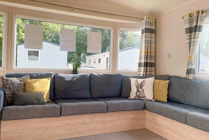 3 Bedroom Caravan For Sale In Three Bed Abi Trieste, Broadland Sands Holiday Park, Coast Road, Lowestoft, Suffolk, NR32