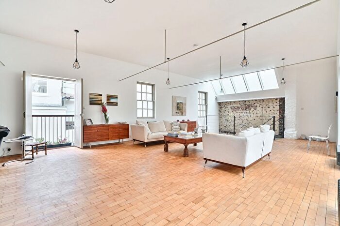 3 Bedroom Semi-Detached House To Rent In Alice Close, Hove, BN3