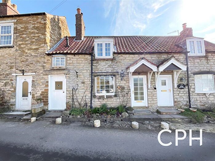 2 Bedroom Cottage For Sale In Castlegate, East Ayton, Scarborough, YO13