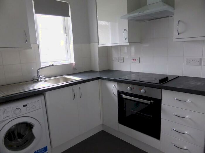 1 Bedroom Terraced House To Rent In Stepney Close, Crawley, RH10