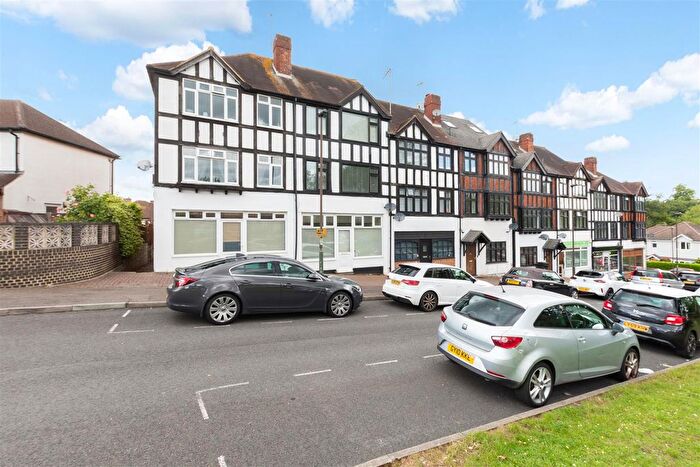 2 Bedroom Maisonette For Sale In Cleave Avenue, Orpington, BR6