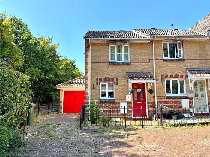 2 Bedroom End Of Terrace House For Sale In Saffron Way, Whiteley, PO15