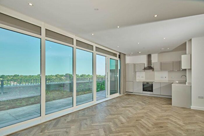 3 Bedroom Apartment For Sale In Grosvenor Road, St. Albans, AL1