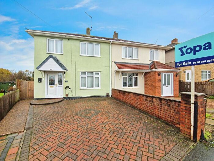 3 Bedroom Semi Detached House For Sale In Chestnut Avenue, Rossington, Doncaster, DN11
