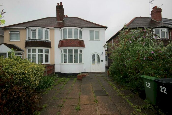 3 Bedroom Semi-Detached House To Rent In Graham Road, Halesowen, West Midlands, B62