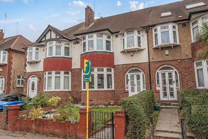 3 Bedroom Terraced House For Sale In Brunswick Road, Ealing, London, W5