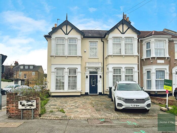 4 Bedroom End Terrace House For Sale In De Vere Gardens, Ilford, IG1