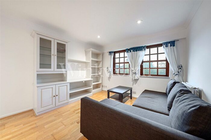 2 Bedroom Flat To Rent In Hamlet Square, London, NW2