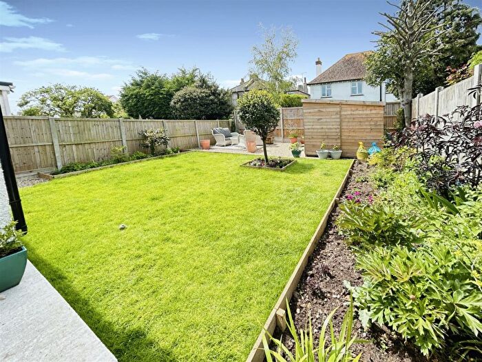 2 Bedroom Detached Bungalow For Sale In Central Avenue, Herne Bay, CT6