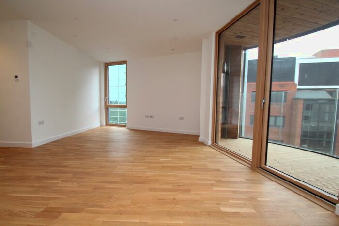 2 Bedroom Flat To Rent In St. Marks Square, Bromley BR2