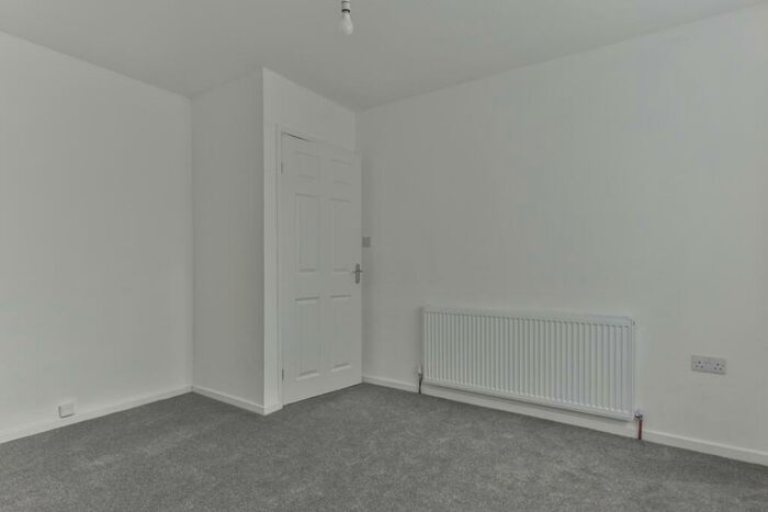 2 Bedroom Semi-Detached Bungalow For Sale In Greylees Avenue, Hull, HU6