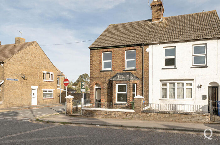 3 Bedroom Semi-Detached House For Sale In Park Road, Sittingbourne, Kent, ME10