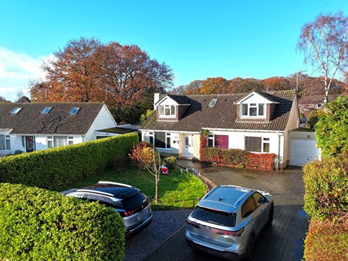 5 Bedroom Chalet For Sale In Cedar Drive, Colehill, Dorset, BH21