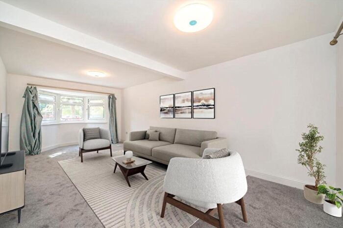 4 Bedroom Semi-Detached House For Sale In Macarthur Terrace, Charlton, SE7