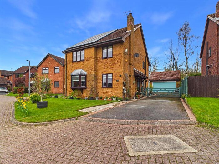 4 Bedroom Detached House For Sale In The Stray, South Cave, HU15