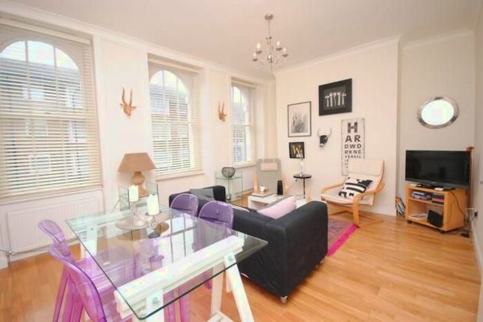 2 Bedroom Flat To Rent In Surrey Square, Elephant &amp; Castle, SE17