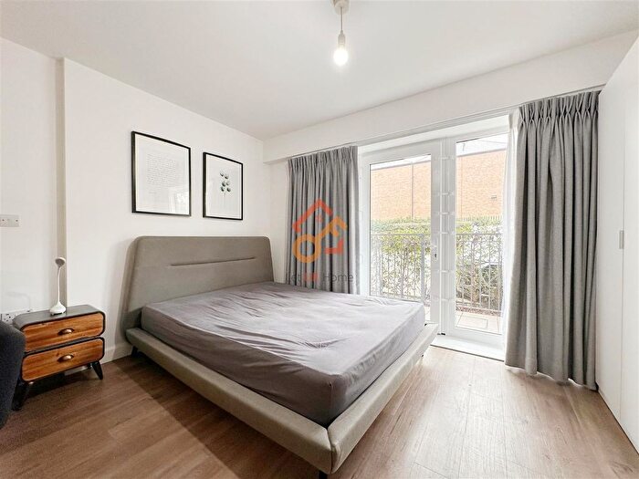 Studio To Rent In Fairbank House, Beaufort Square, London, NW9