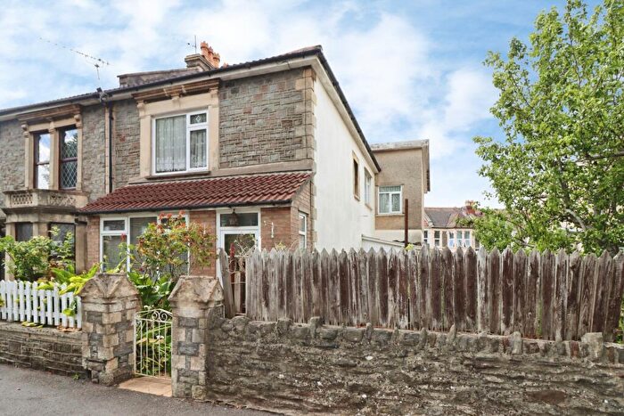 3 Bedroom Semi Detached House For Sale In Downend Road, Bristol, Avon, BS16