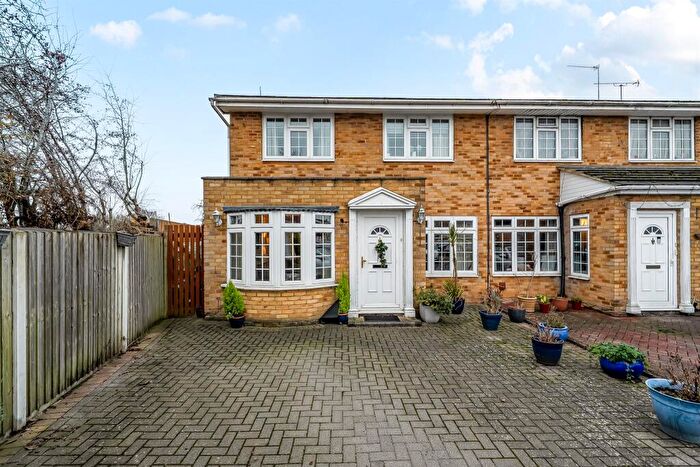 3 Bedroom End Of Terrace House For Sale In Wheatfield Close, Maidenhead, SL6