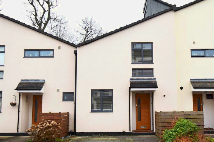 2 Bedroom Town House To Rent In Field View, Caversham, Reading, RG4